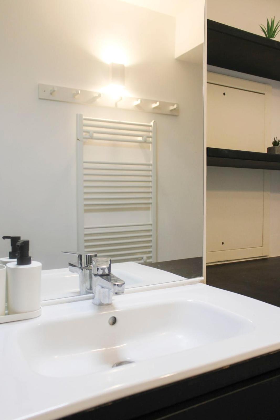 Duplex Adjoining The Eiffel Hall La Communale Apartment *