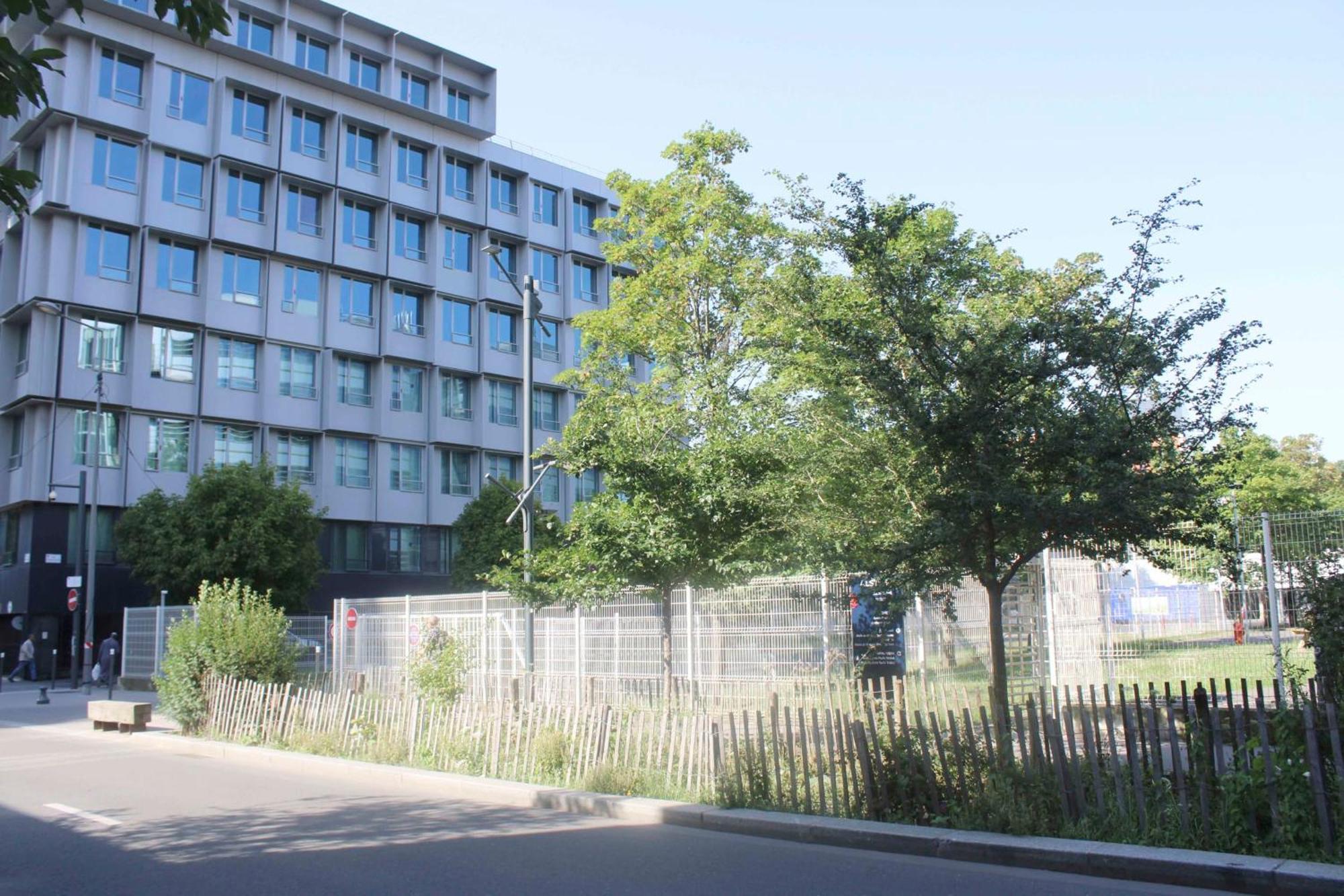 Apartment Duplex Adjoining The Eiffel Hall La Communale