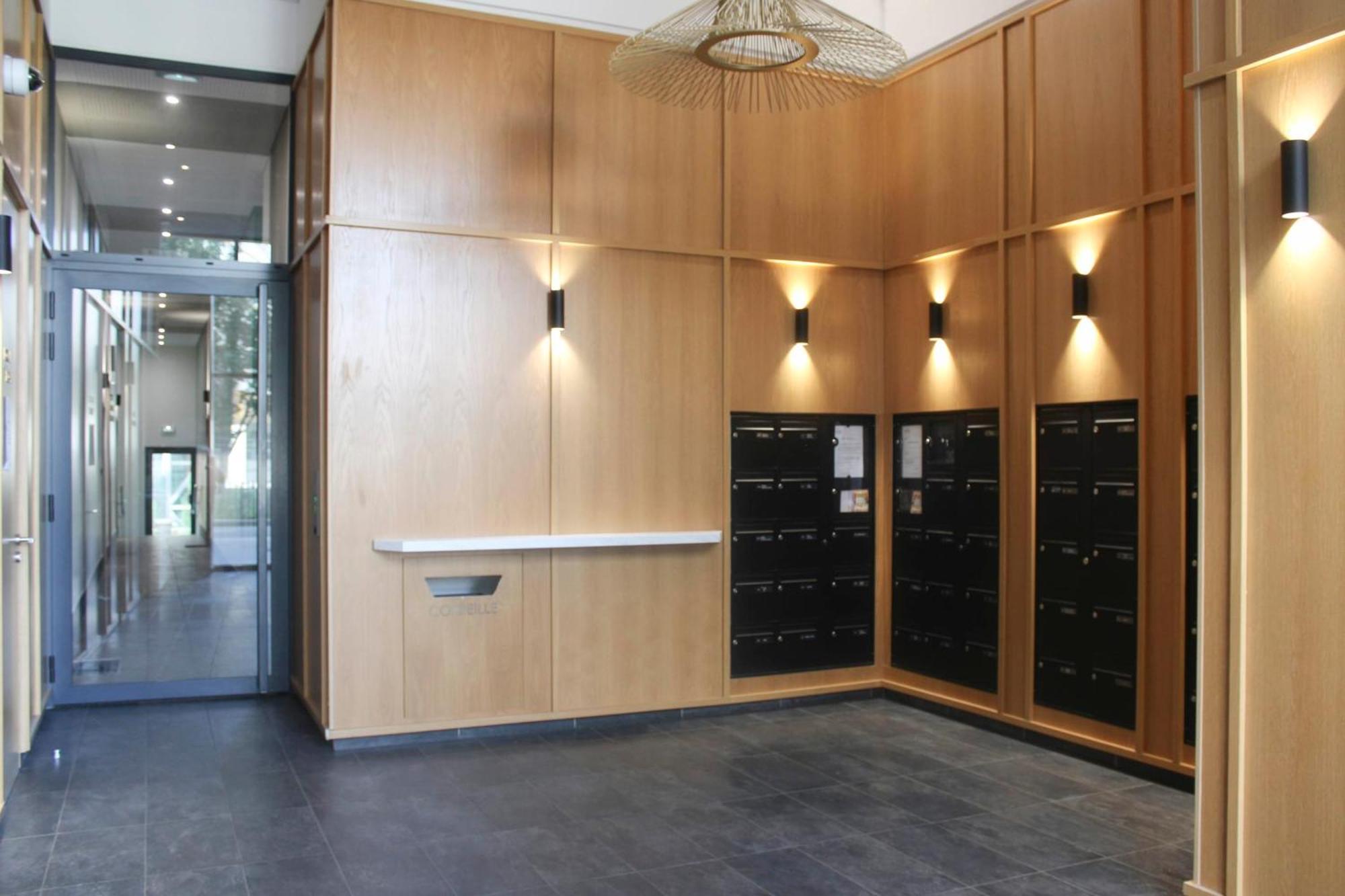 Duplex Adjoining The Eiffel Hall La Communale Apartment *